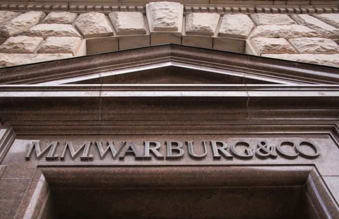 Einer der Hauptakteure des Cum-Ex-Skandals: Die Hamburger Warburg-Bank. (Archivbild) Warburg Bank Cum-Ex Hamburg