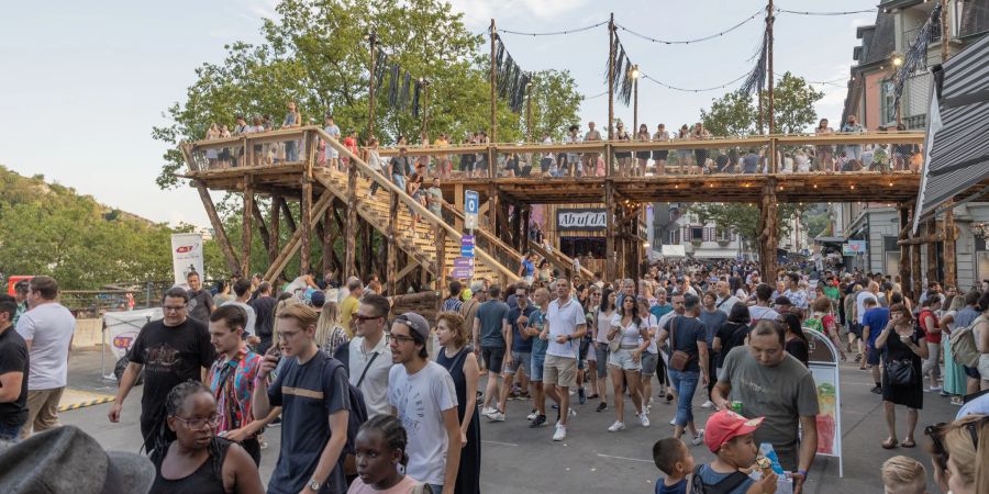 Der 70 Meter lange Pier, der den Oberen und den Unteren Bahnhofplatz verbindet.