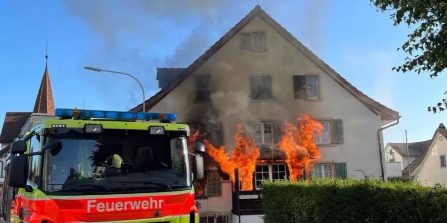 Brand in Mehrfamilienhaus