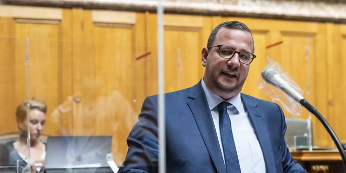 Der neue Fraktionspräsident der Mitte, Philipp Matthias Bregy, hier im September 2020 noch als CVP-Nationalrat am Rednerpult. (Archivbild) Der neue Fraktionspräsident der Mitte, Philipp Matthias Bregy, hier im September 2020 noch als CVP-Nationalrat am Rednerpult. (Archivbild)