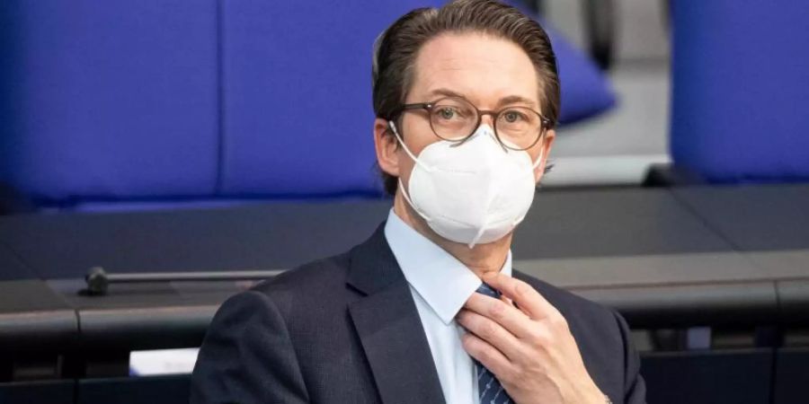 «Die Menschen müssen sich klar machen: Es geht um Gesundheitsschutz und eine gewisse Solidarität mit der Gesellschaft, nämlich dass man getestet zurückkommen muss», sagt Andreas Scheuer. Foto: Fabian Sommer/dpa
