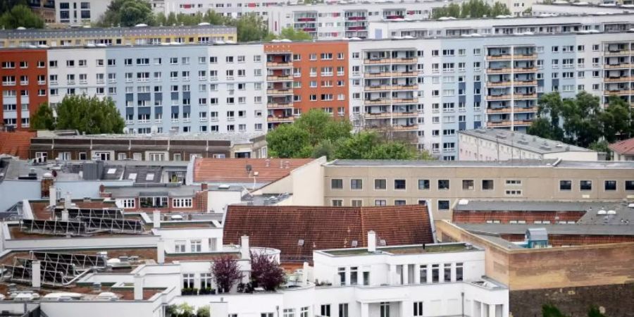 Blick auf Wohnhäuser in Berlin. Foto: Christoph Soeder/dpa