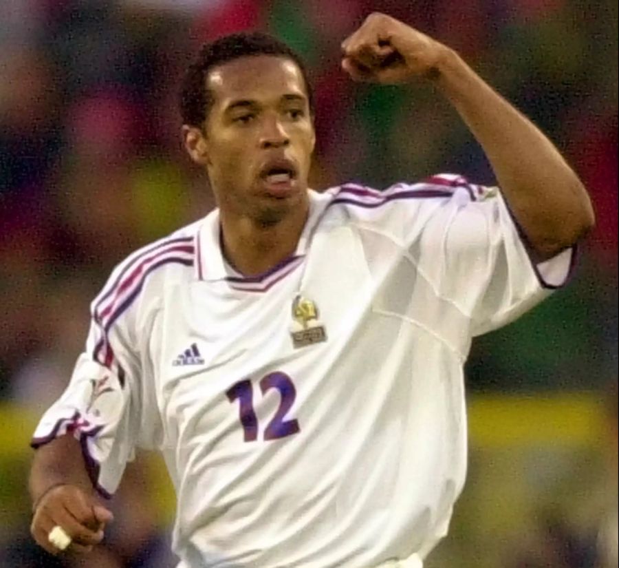 1998 wird Henry mit Frankreich Weltmeister, 2000 Europameister (Bild).