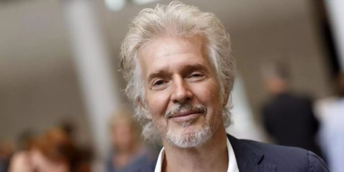 Frank Schätzing fragt mit seinem neuen Buch: «Was, wenn wir einfach die Welt retten?». Foto: Christoph Hardt/Geisler-Fotopress/dpa Frank Schätzing fragt mit seinem neuen Buch: «Was, wenn wir einfach die Welt retten?». Foto: Christoph Hardt/Geisler-Fotopress/dpa