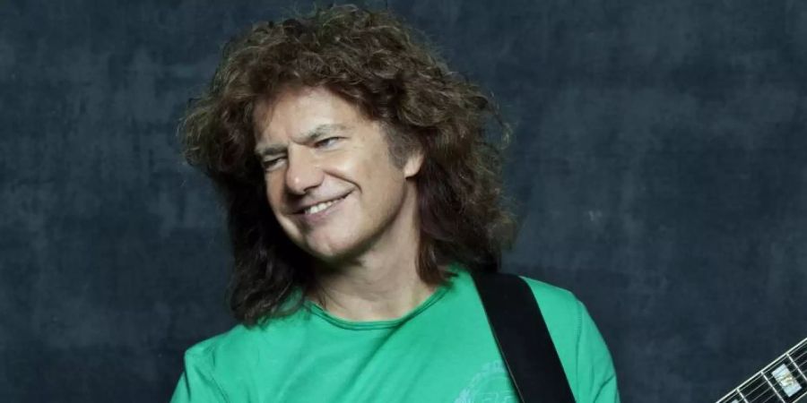 Ein Stil-Grenzgänger: US-Jazzgitarrist Pat Metheny. Foto: Jimmy Katz/BMG/dpa