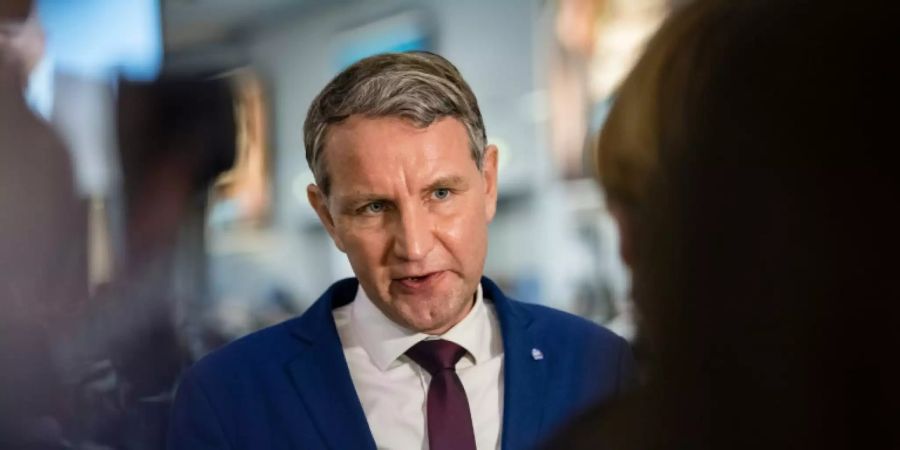 Höcke am Rand des Dresdner Parteitags