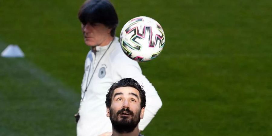 Berichtet von Einsamkeit und Rassismus: Der in der Premier League spielende Nationalspieler Ilkay Gündogan. Foto: Federico Gambarini/dpa