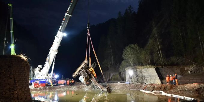 Der Maschinist blieb glücklicherweise unverletzt. Kantonspolizei Graubünden