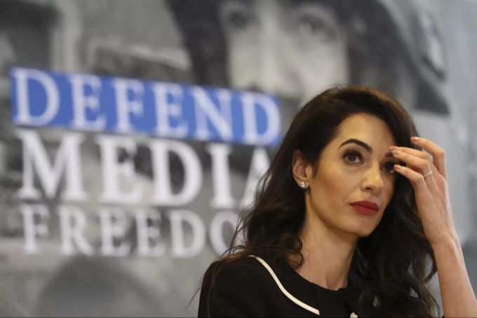 Amal Clooney soll sich über den Kontakt zwischen Ehemann George und Meghan Markle aufregen. meghan markle