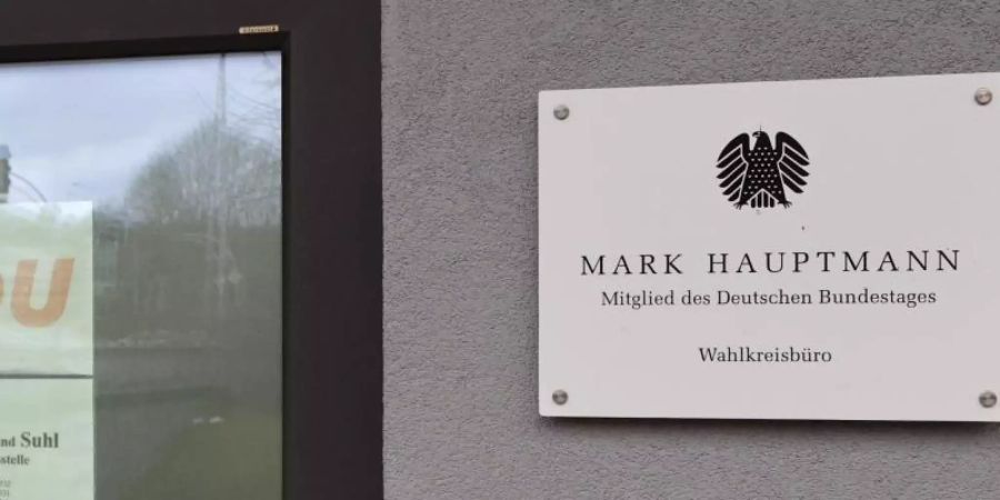 Büros des ehemaligen CDU-Bundestagsabgeordneten Mark Hauptmann und mehrere CDU-Kreisgeschäftsstellen in Südthüringen wurden durchsucht. Foto: Bodo Schackow/dpa-Zentralbild/dpa