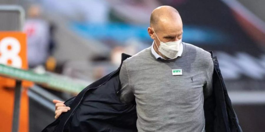 Augsburgs Trainer Heiko Herrlich steht nach der Niederlage gegen Köln vor dem Aus. Foto: Matthias Balk/dpa