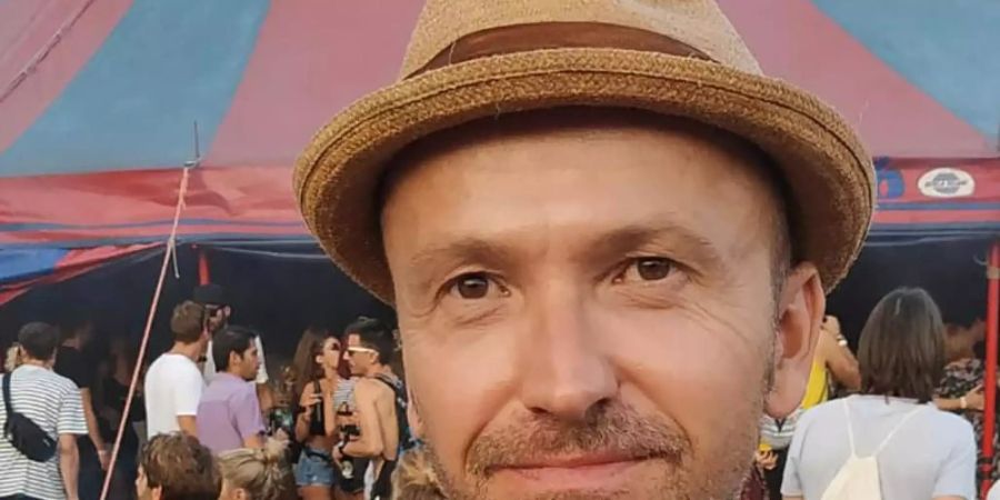 Nils Kratzer bei einem Festival (undatierte Aufnahme). Der Münchner hat wegen Altersdiskriminierung auf einem Open-Air-Event geklagt. Foto: Privat/dpa