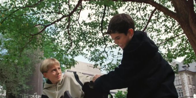 Fast jedes dritte Kind in der Schweiz ist in der Schule Gewalt ausgesetzt, fand eine UNICEF-Studie 2021. (Symbolbild) Schüler Kinder Gewalt Schulen