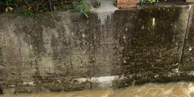 Beton in Dorfbach in Gossau.