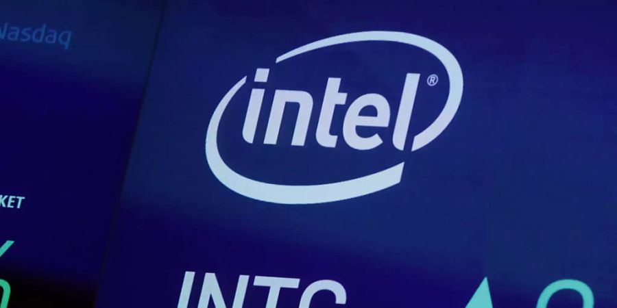 Der Chipriese Intel hat angesichts der globalen Halbleiter-Knappheit den Ausbau seiner Produktionskapazitäten angekündigt. Zum einen will der Konzern zwei neue Fabriken im US-Bundesstaat Arizona bauen. (Archivbild)