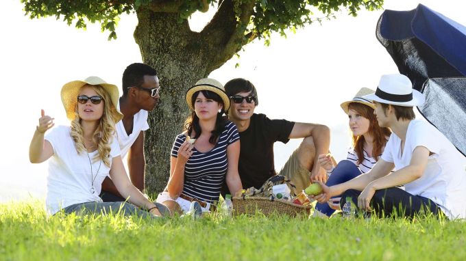 Bäume sind besonders beliebte Schattenspender. Sonnenschutz Krebsliga