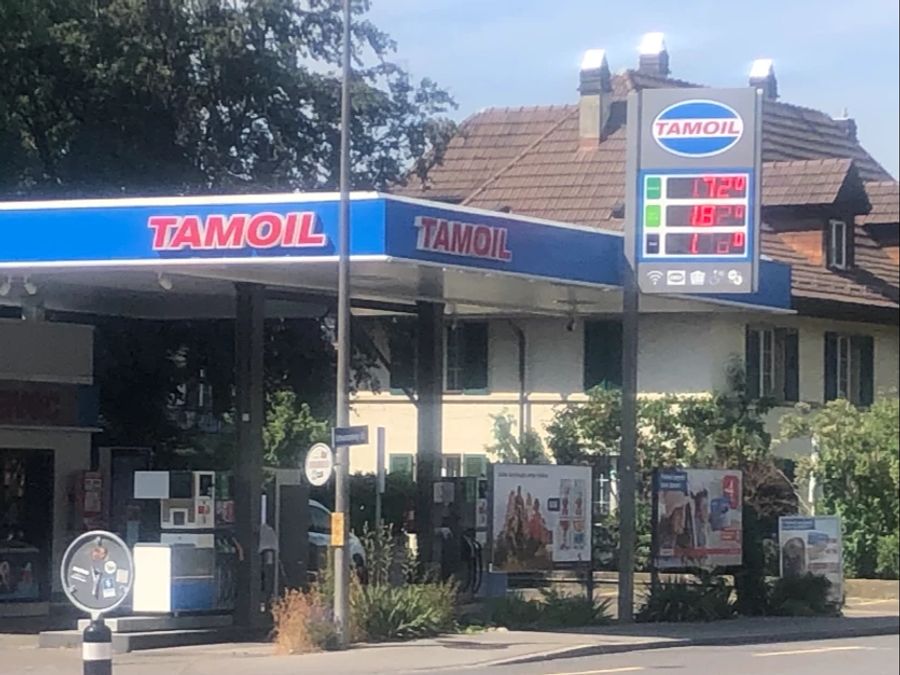 Auch eine Tankstelle in Liebefeld BE verrechnet für einen Liter Benzin 1,72 Franken.