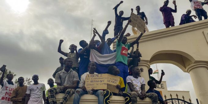 Unterstützer der Militärjunta im Niger bekennen Farbe. Putschisten Niger