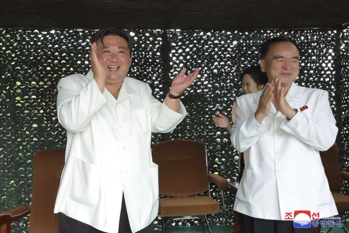 Der Führer von Nordkorea, Kim Jong Un, zeigte sich in dieser Woche begeistert vom Test der neuen Rakete. Kim Jong Un Nordkorea