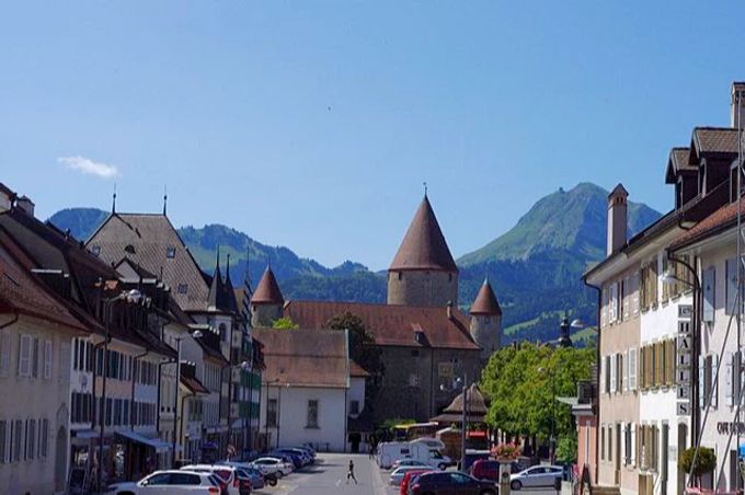 Bulle FR ist eine der am schnellsten wachsenden Gemeinden der Schweiz. Das bringt für die Polizei Herausforderungen mit sich. Bulle FR