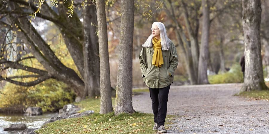 Pensionierte Frauen haben im Vergleich zu den Männern nach wie vor deutlich weniger Geld zur Verfügung. Laut einer Studie der Swiss Life liegt der sogenannte «Gender Pension Gap» bei jährlich rund 20'000 Franken.(Symbolbild)