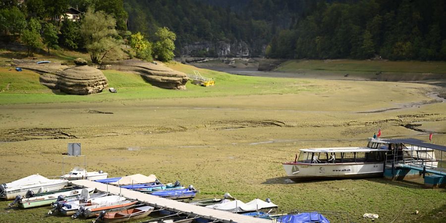 Boote auf dem Trockenen: Blick auf den Lac des Benets am Doubs im Jura im August 2022. (Archivbild)
