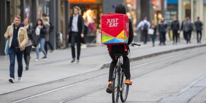 Die Aktie von Just Eat ist spätestens seit Jahresbeginn im Abwärtstrend. Just Eat Takeaway