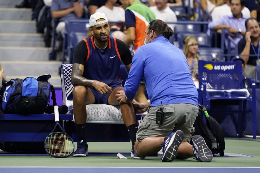 Der Australier muss sich im Viertelfinal der US Open an der Wade behandeln lassen.