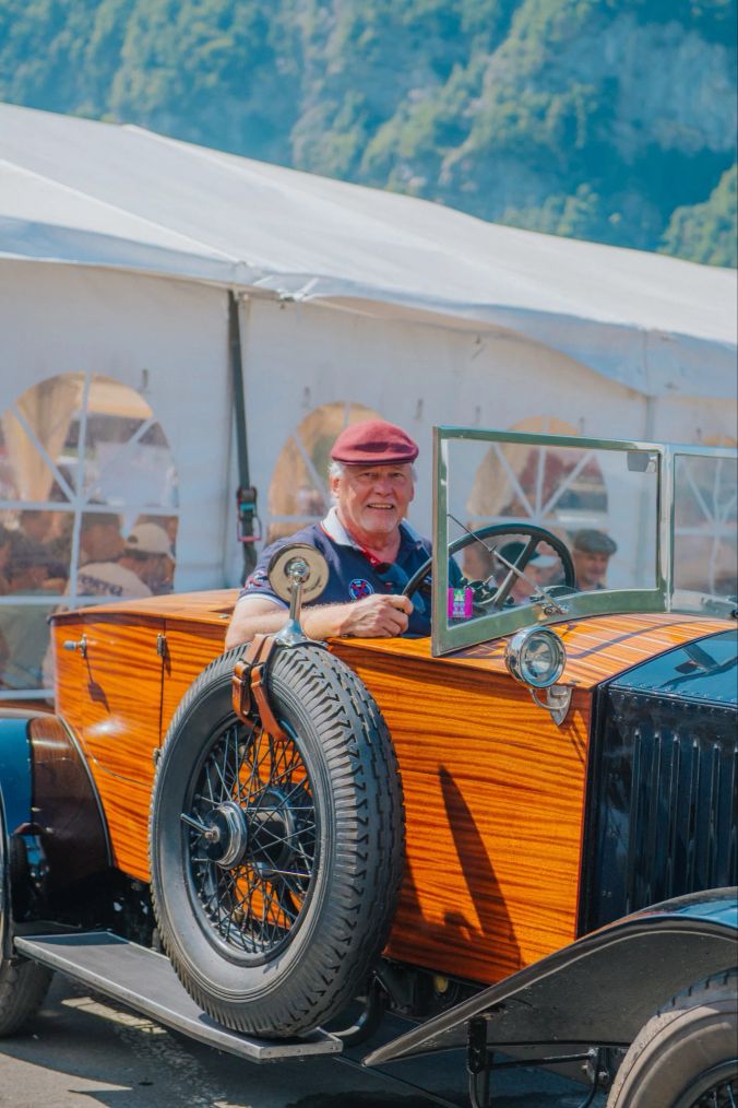 Hans Ruedi Bosshard aus Dänikon mit seinem einmaligen Oldtimer Rolls Royce 20/25 boattail tourer
