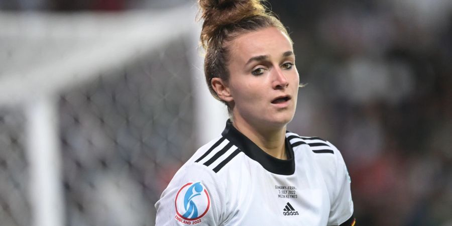 Vize-Europameisterin Lina Magull begrüsst das gemeinsame Trikot für die DFB-Männer und Frauen.