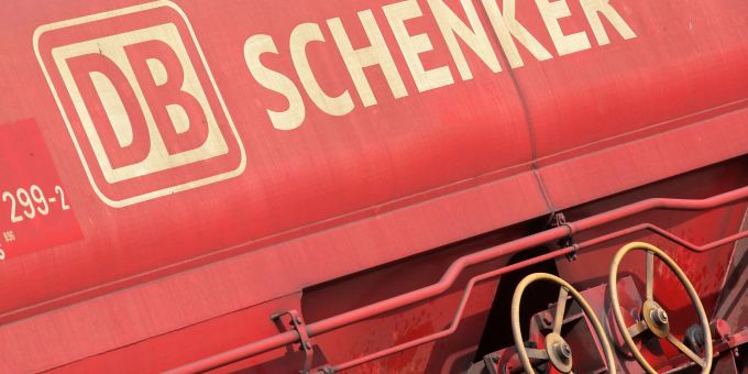 Die dänische DSV hat den Kauf der bisherigen Bahn-Tochter DB Schenker erfolgreich abgeschlossen. (Archivbild) DB Schenker