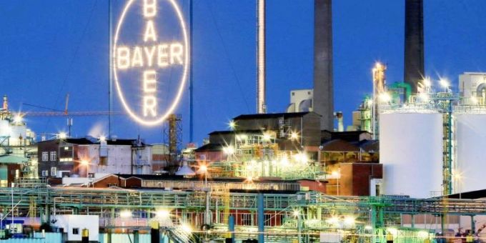 Das Bayer Werk in Leverkusen. Bayer macht wieder einen Jahresgewinn. Foto: Oliver Berg/dpa Das Bayer Werk in Leverkusen. Bayer macht wieder einen Jahresgewinn. Foto: Oliver Berg/dpa