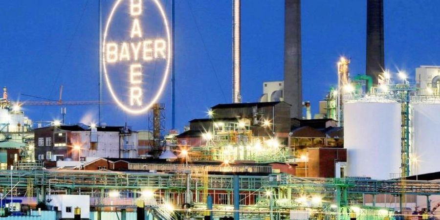 Das Bayer Werk in Leverkusen. Bayer macht wieder einen Jahresgewinn. Foto: Oliver Berg/dpa