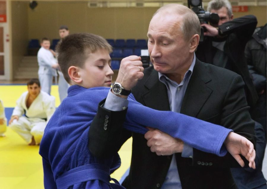 Wegen des russischen Einmarschs in die Ukraine stellt sich nun der Judo-Weltverband gegen Putin.