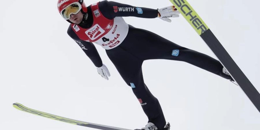 Kombinierer Terence Weber darf als Vorspringer auf die Olympia-Schanze. Foto: Lisa Leutner/AP/dpa