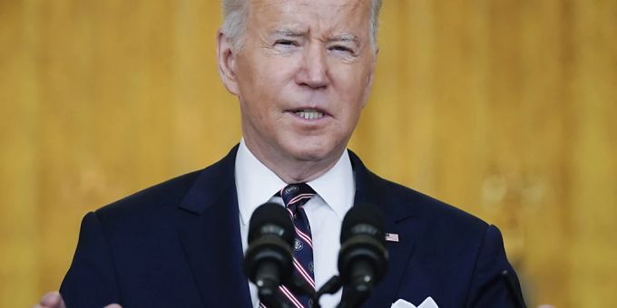 Joe Biden, Präsident der USA, spricht im East Room des Weissen Hauses zur Lage in der Ukraine. Das Land habe wegen der dramatischen Eskalation im Ukraine-Konflikt neue Sanktionen gegen Russland angekündigt. Foto: Alex Brandon/AP/dpa Joe Biden, Präsident der USA, spricht im East Room des Weissen Hauses zur Lage in der Ukraine. Das Land habe wegen der dramatischen Eskalation im Ukraine-Konflikt neue Sanktionen gegen Russland angekündigt. Foto: Alex Brandon/AP/dpa