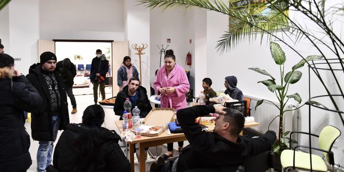 Ukrainische Flüchtlinge am 25. Februar 2022 in einem temporär eingerichteten Flüchtlingslager in der ungarischen Stadt Zahony. Ukraine Konflikt Flüchtlinge