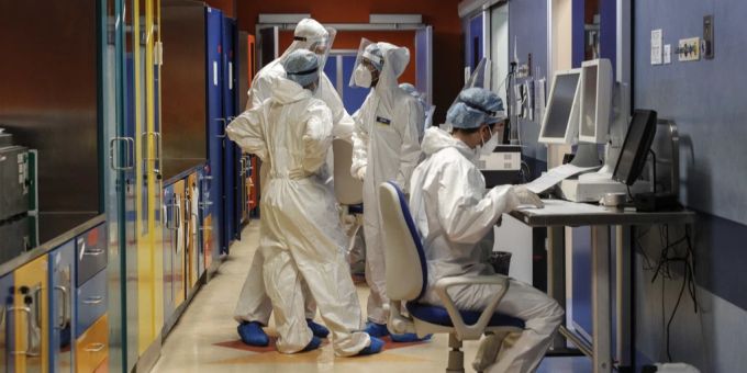 Kann Omikron die Pandemie mit dem Coronavirus beenden? Omikron Coronavirus