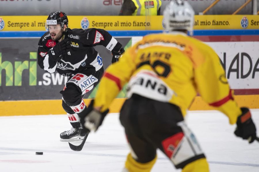 Luca Fazzini markiert kurz vor der zweiten Drittelspause den Anschlusstreffer für Lugano.