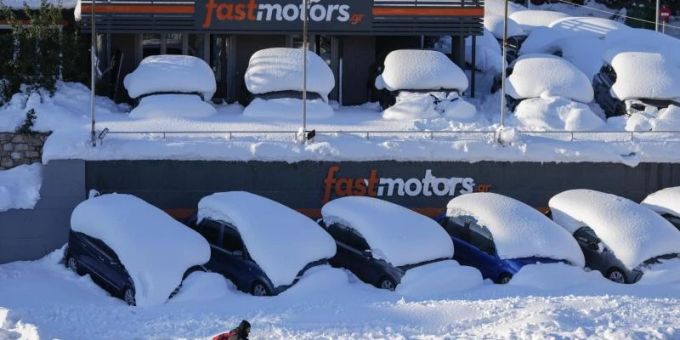 Über dem Grossraum Athen sind ungewöhnlich starke Schneefälle niedergegangen. Foto: Thanassis Stavrakis/AP/dpa Über dem Grossraum Athen sind ungewöhnlich starke Schneefälle niedergegangen. Foto: Thanassis Stavrakis/AP/dpa