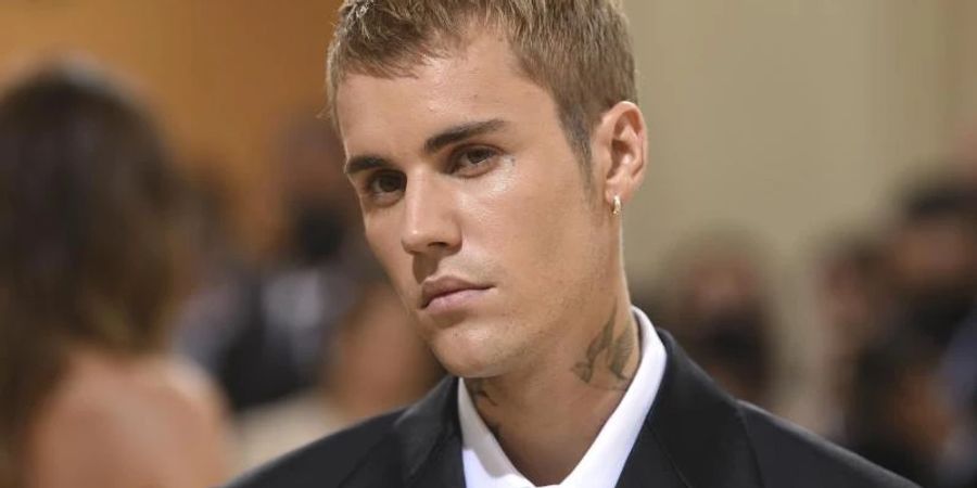 Sänger Justin Bieber bei einer Benefizgala in New York im September 2021. Der 27-jährige Superstar hat sich mit dem Coronavirus infiziert. Foto: Evan Agostini/Invision via AP/dpa