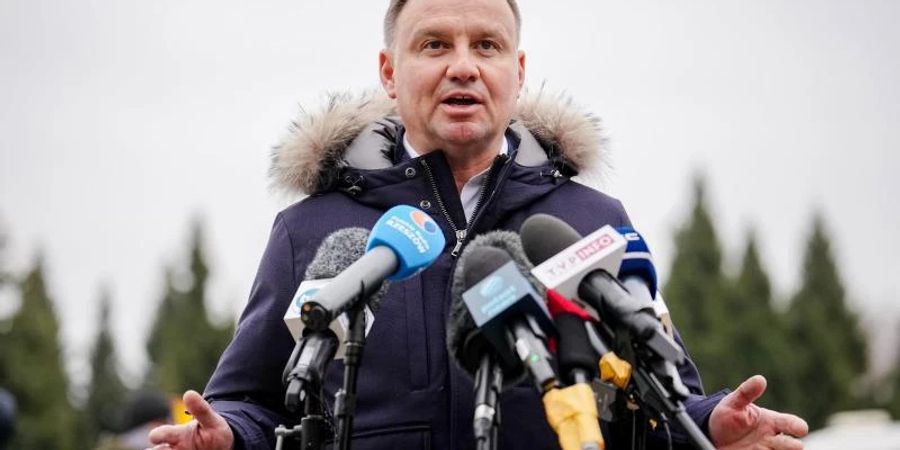 Die polnische Regierung - hier im Bild Präsident Andrzej Duda - widerspricht Gerüchten über Kampfjetlieferungen in die Ukraine. Foto: Kay Nietfeld/dpa