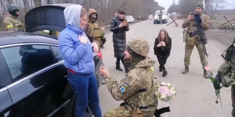 Good News Hochzeitsantrag Ukraine Krieg