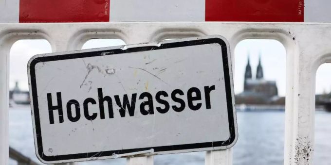 Hochwasser in Köln. Foto: Oliver Berg/dpa Hochwasser in Köln. Foto: Oliver Berg/dpa