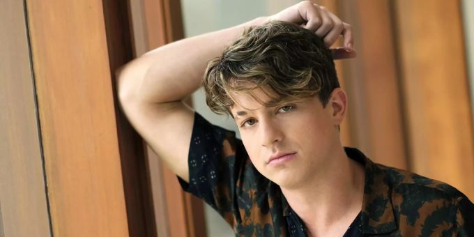 Charlie Puth im Portrait. Charlie Puth