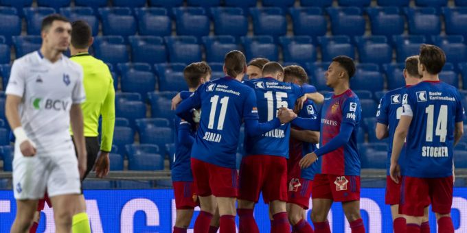 Jubel bei den Spielern des FC Basel nach dem 1:0 durch Michael Lang. FC BAsel