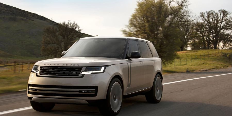 Potenter Brummer mit Retro-Anleihen: Der neue Range Rover verleugnet seine Vorfahren nicht und ist bis zu 530 PS stark.