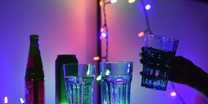 Die meist geschmacks- und geruchlosen Chemikalien werden in die Getränke ihrer Opfer geschüttet. Die meist geschmacks- und geruchlosen Chemikalien werden in die Getränke ihrer Opfer geschüttet.