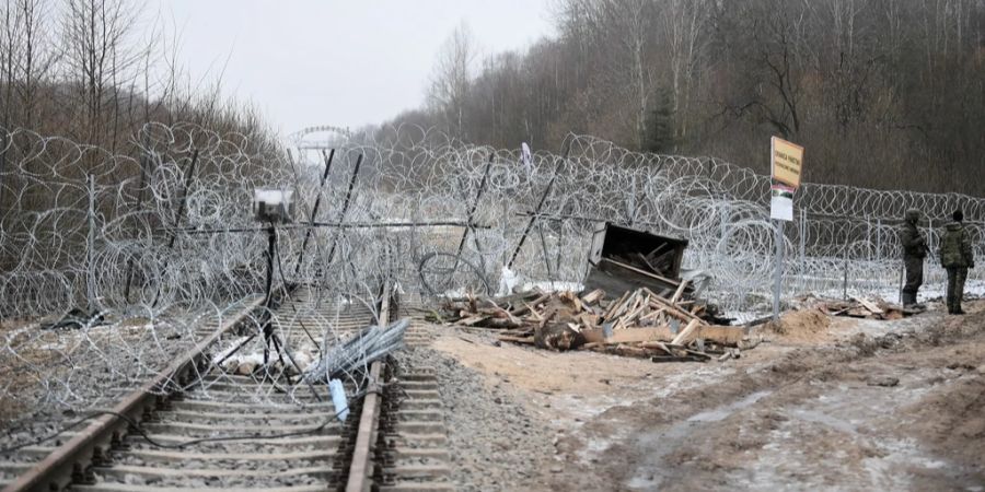 Polen hat bereits vor dem Krieg wegen den Migrantenströmen einen Grenzzaun aufgebaut. Er soll mittlerweile 140 Kilometer lang sein.