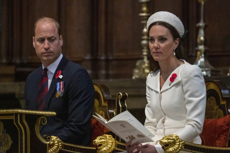 Das Paar pfeift auf verstaubte Royal-Regeln.